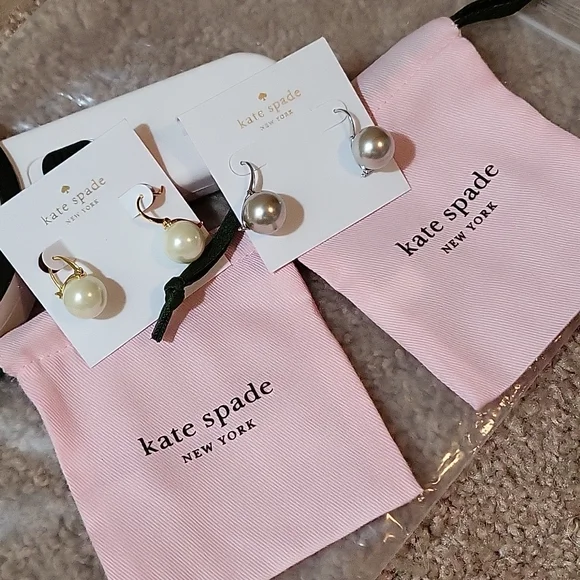 ***** SOLD OUT ****** Kate Spade Pearl Stud Earrings - Picture 5 of 5